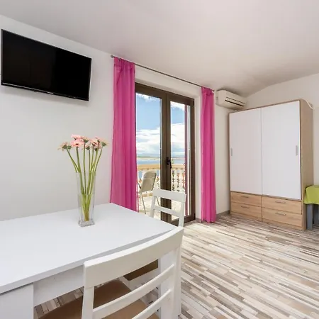 Apartment Pavica *
