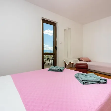 Apartment Pavica *